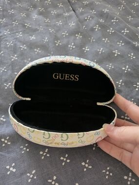 GUESS Logo Pattern Sunglasses Case